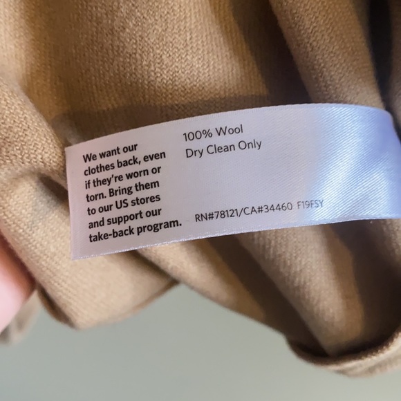 Wool Flannel V-Neck sweater. NWOT - Picture 3 of 7